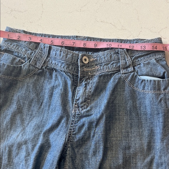 Calvin Klein Wide Leg Cropped Jeans - Picture 4 of 6